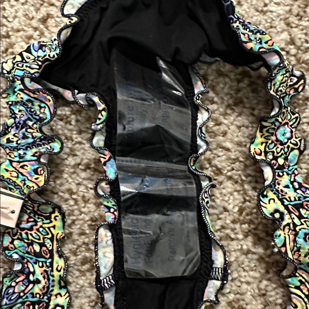 NWT VS Swim Bikini Bottoms - Size S - Picture 8 of 8